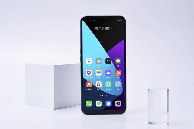 考虑到长时间的续航需要,realmex50m内置一块4200毫