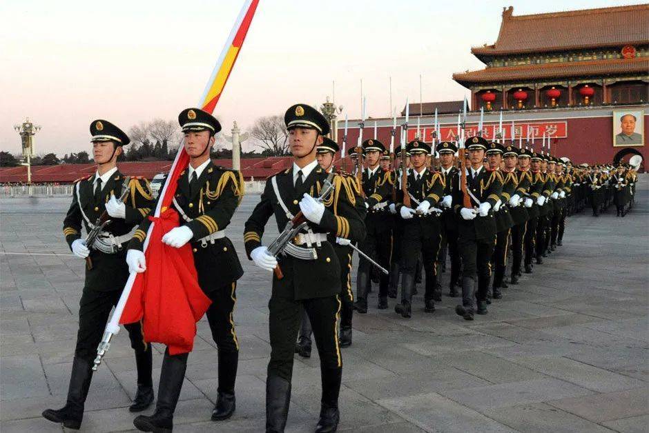 中国军人本色不改 边疆戍守 沙场练兵 抗洪抢险的最美逆行者 中国军人