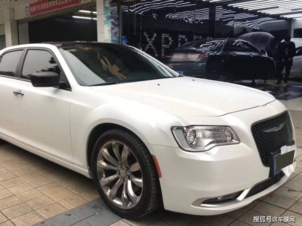 克莱斯勒300c 电光金属白改色贴膜效果图_白色