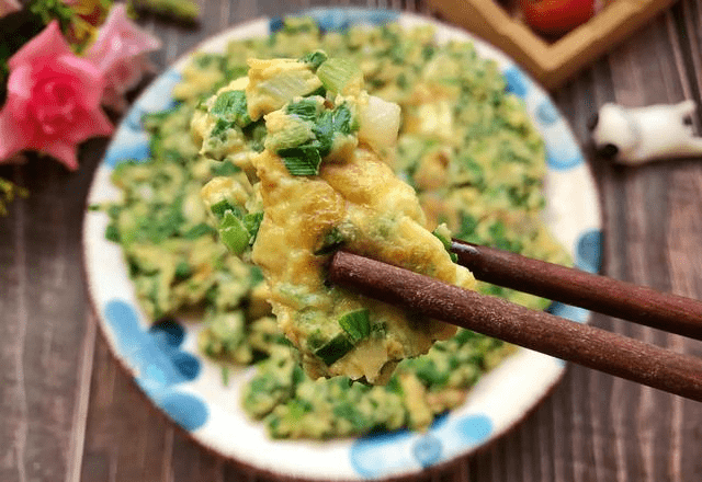 1把小葱3个鸡蛋,分分钟做出一盘美味早餐,学会不用出去买了_香葱