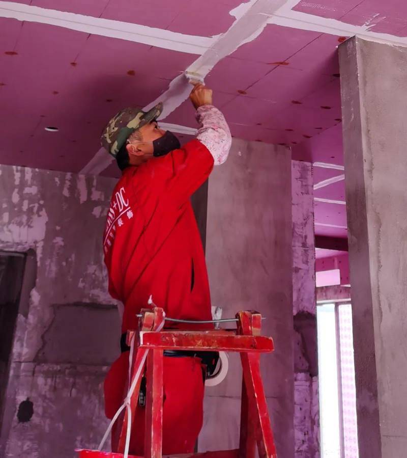 入伏天气,暑意正浓,成都尚层装饰工地送清凉