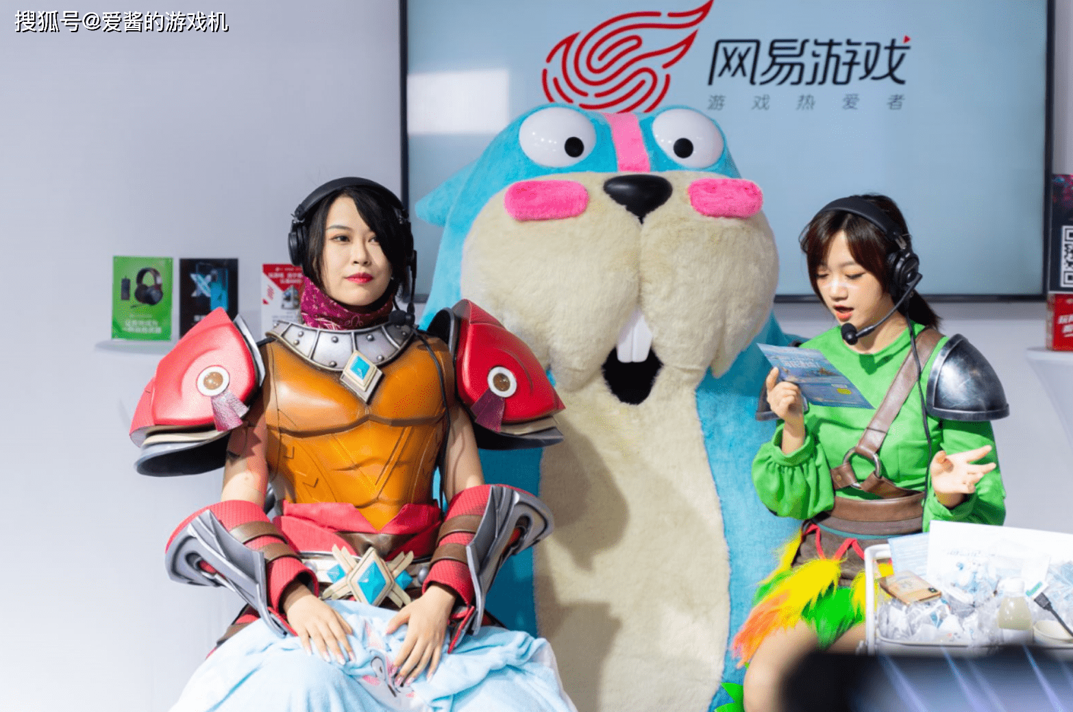 当然《海岛纪元》cj场馆内的福利远不止showgirl小姐姐们同款口罩这么