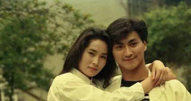 "展昭"何家劲曾为癌症女友,立下60岁不娶之约,至今仍在等待?