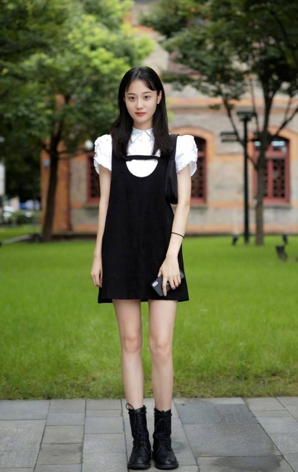 路人街拍,腿长的女生,短裙,短裤就是她们凸显大长腿的利器