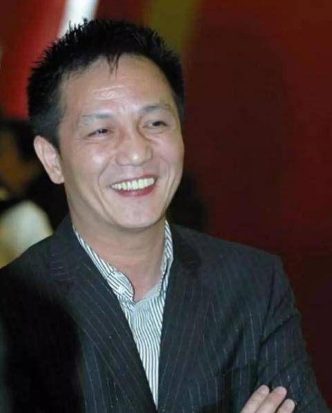 原创上海首富锒铛入狱妻子却在香港过上富太生活还送前夫1亿豪宅