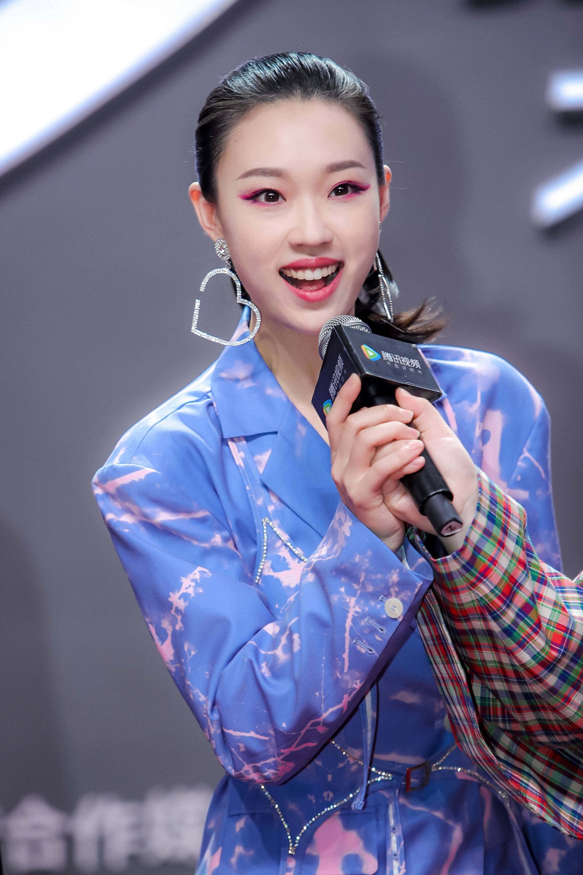 《认真的嘎嘎们》决战24强 管乐挺进gag6长腿惊艳红毯全场