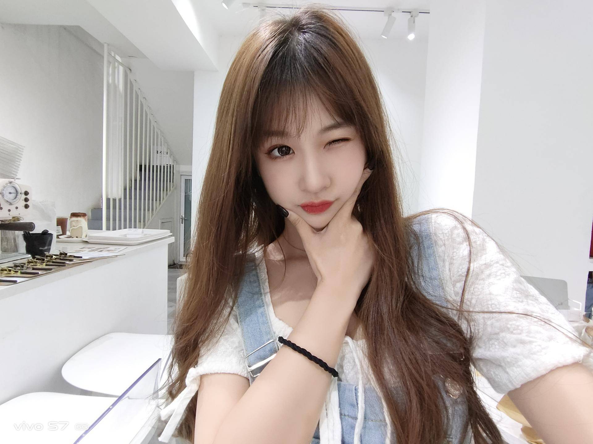 朋友圈靠它了vivos7前置广角镜头出众自拍也能显小脸