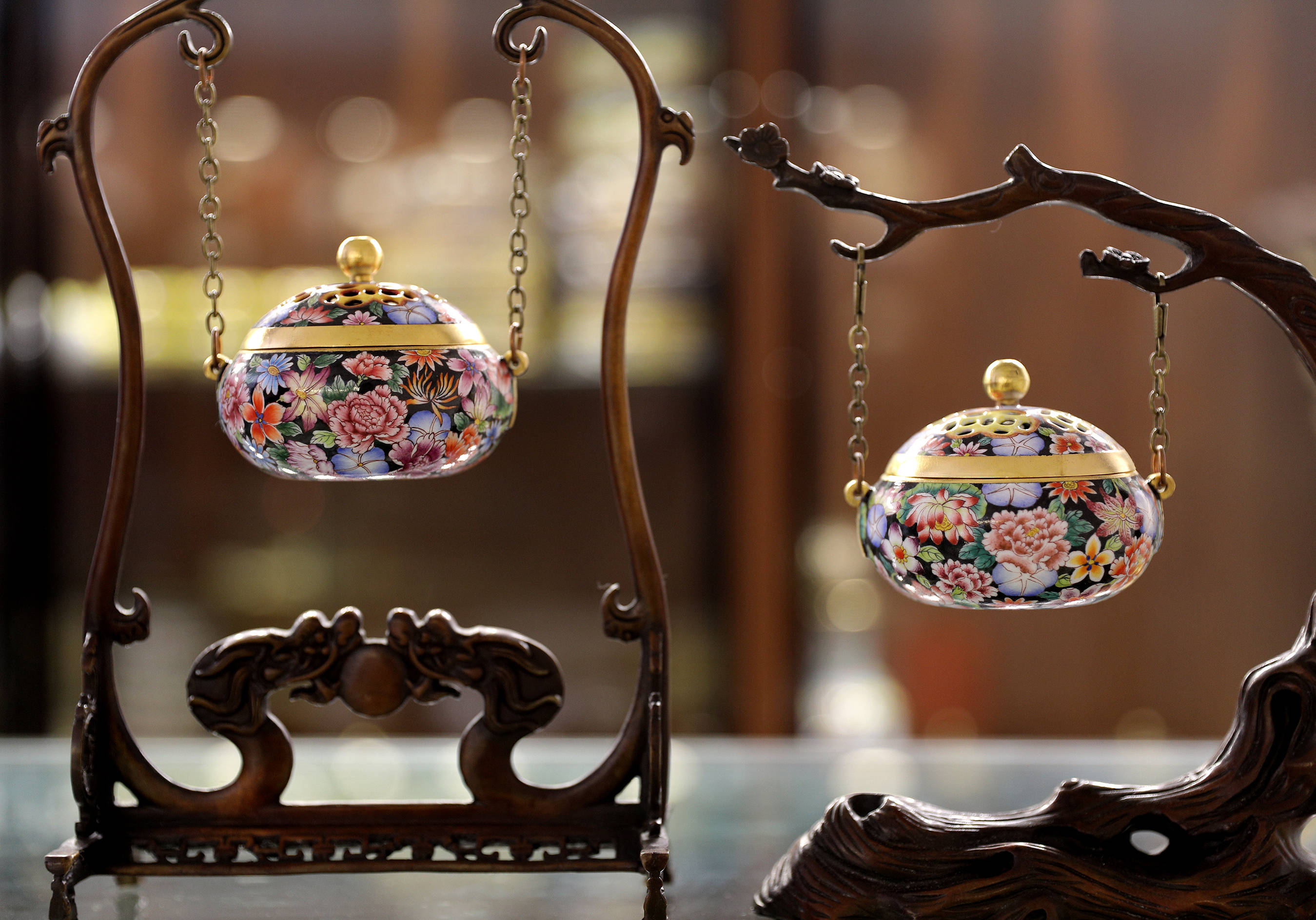 衡水景县:铜胎画珐琅坚持传承助农增收