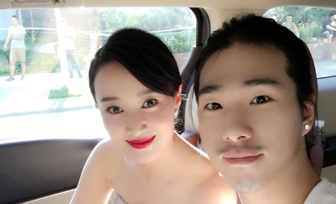 曾是央视著名主持,两任老公为了她跟原配离婚,今幸福美满惹人羡