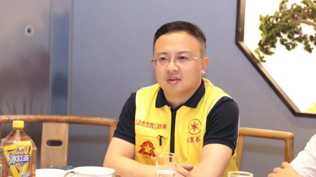 张文韬与企业家共坐一堂沟通交流