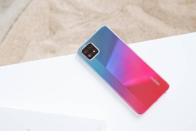 千元5g手機質感不好?開箱oppo a72後遭打臉:由內而外的精緻_背部