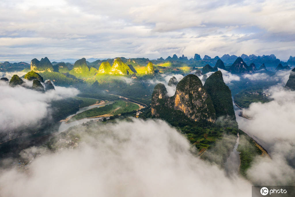 广西桂林兴坪古镇 云雾缭绕如诗如画