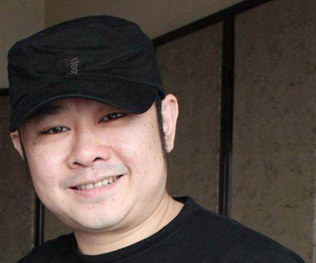 49岁刀郎近照曝光,身材发福变化大,和妻子相恋20年感情依旧