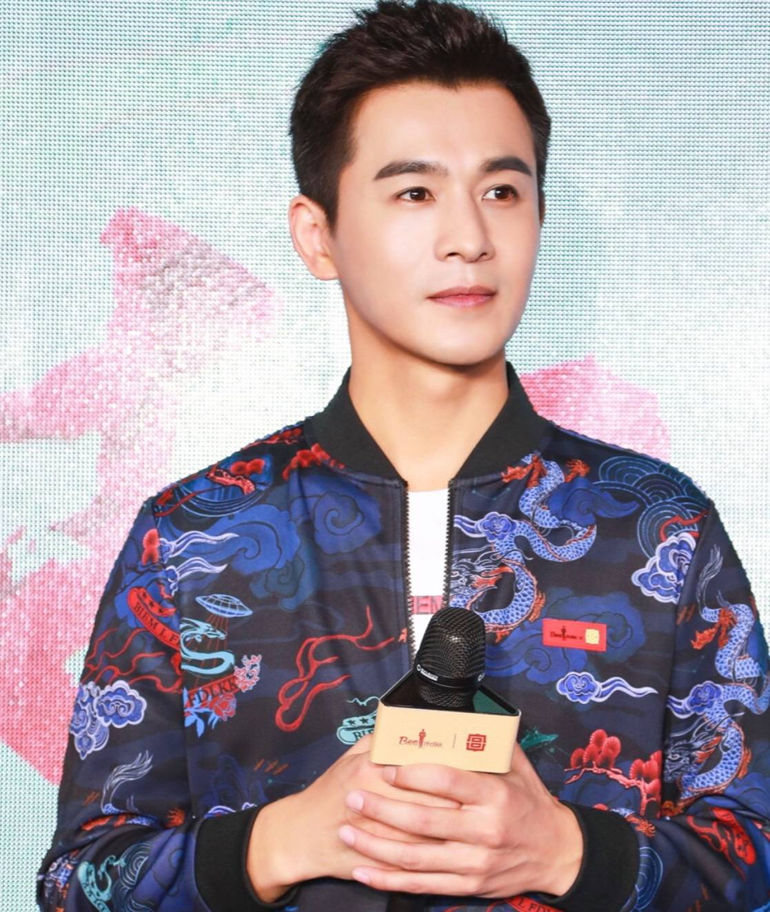 原创乔振宇出席活动,穿祥云印花夹克,玩转中国风,彰显帅气型男范!