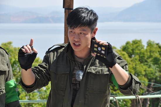 在演员的拍摄的过程中,难免会遇到各种各样无法意料的事情,尤其是在