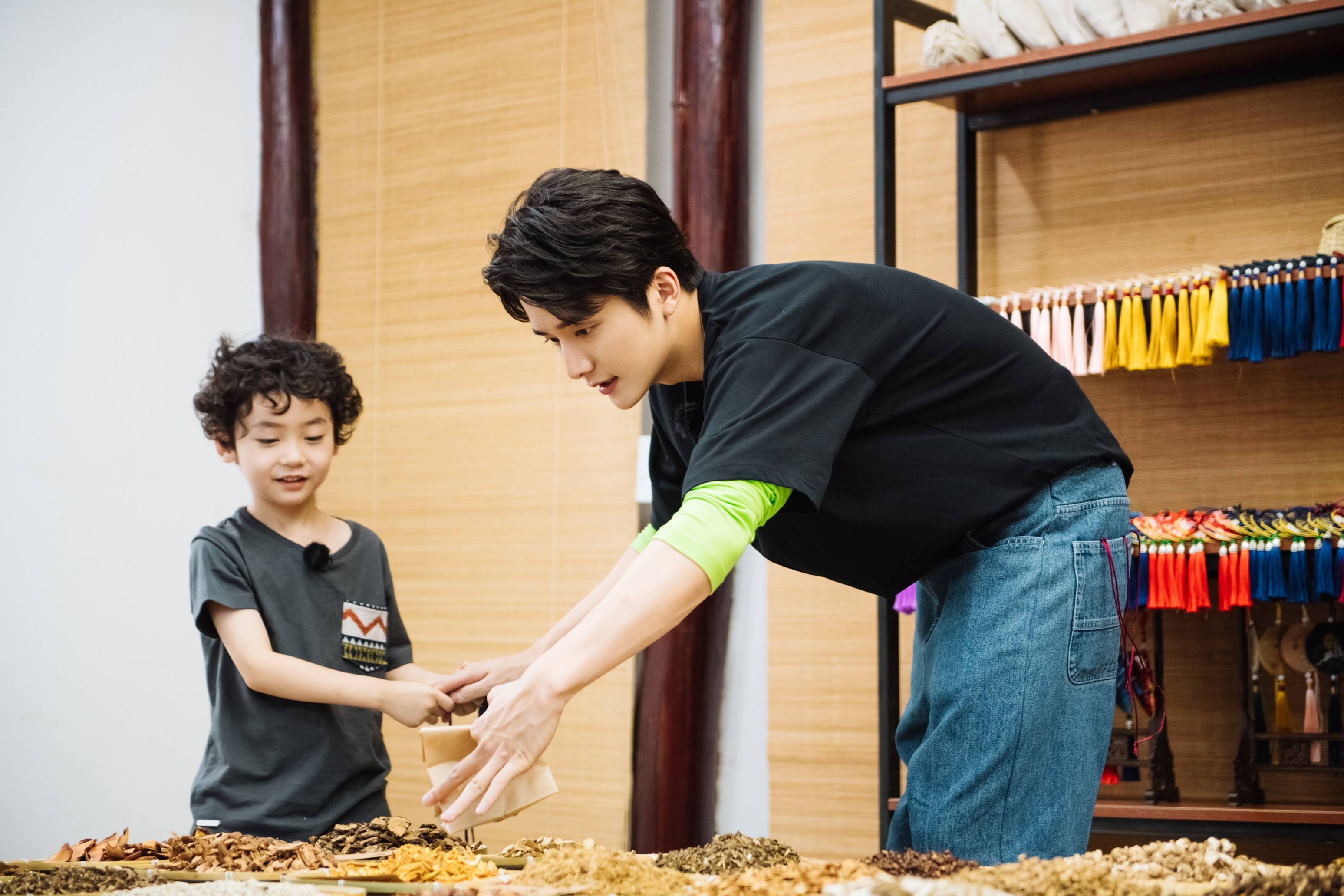 《奇妙小森林》许佳琪谢可寅顶粽子走秀,郑爽展巧手技能包粽子获第一