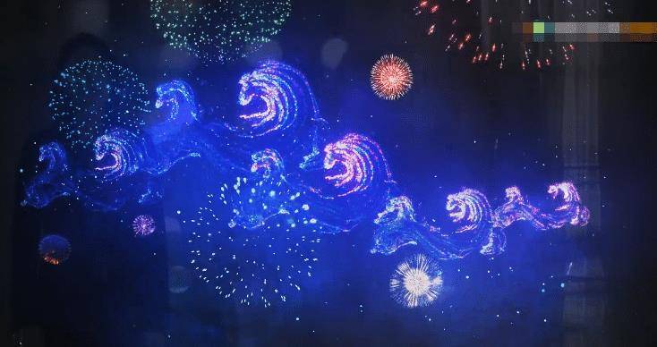 原创三十而已林有有露出烟花纹身自信的顾佳在浴缸里痛哭不止