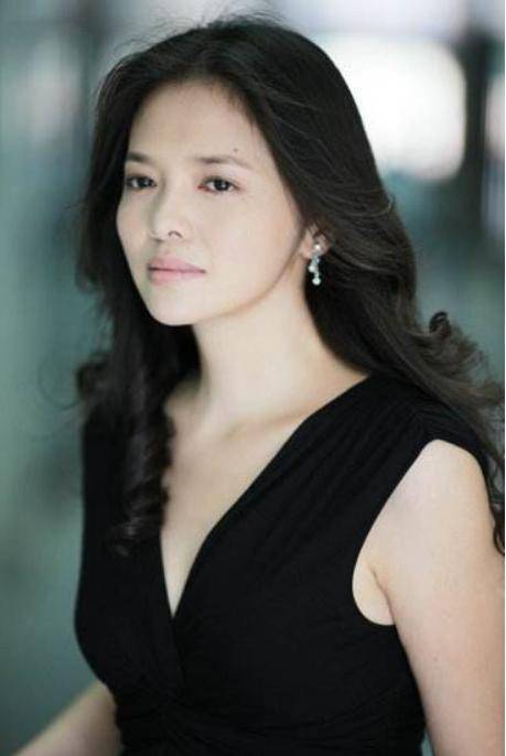 原创她曾是央视名嘴两度主持春晚33岁辞职当演员如今籍籍无名