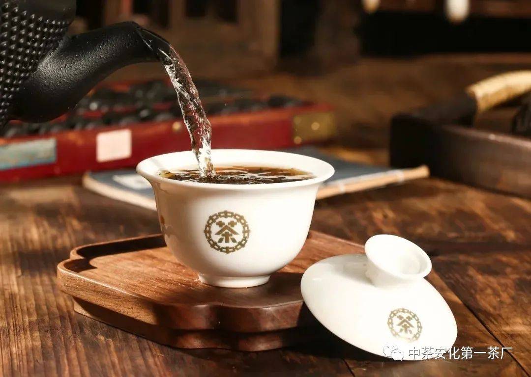 茶酒融合开启新篇章:中茶黑茶&酒鬼酒邀您赴一场盛夏茶酒之约