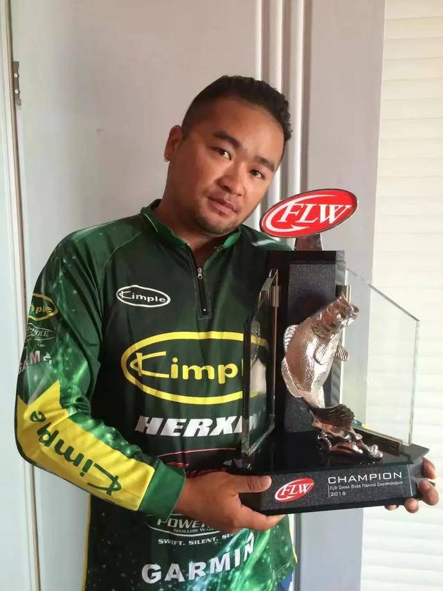 2006年,徐觉非在泰国旅行时第一次接触路亚,他对当地人采用路亚假饵的