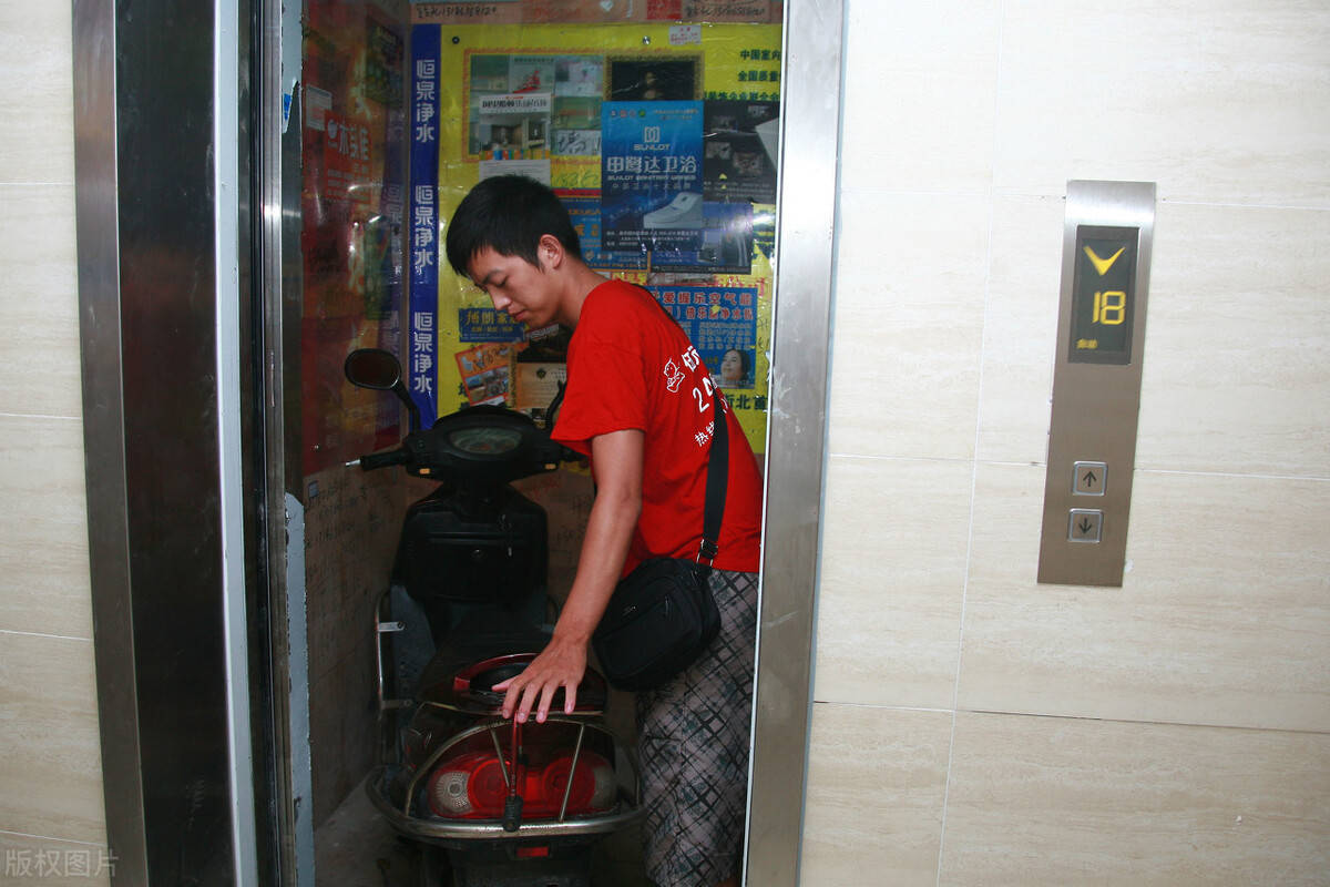 从今以后,家用电动车不但不进家,连电梯也进不去了