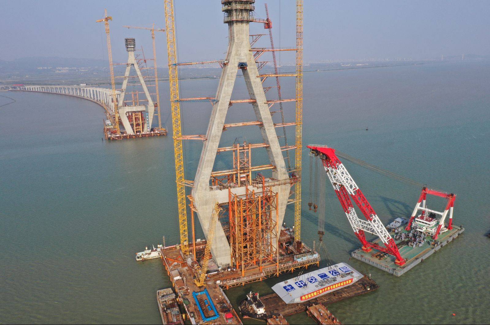 潮汕环线高速公路榕江特大桥主桥今合龙,跟航拍镜头回顾大桥建设历程