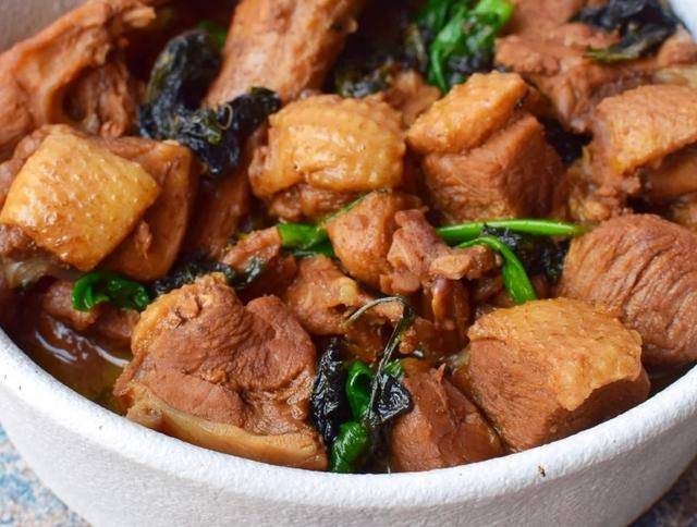 紫苏的香味和啤酒的酒香与鸭肉的鲜味完美的融合