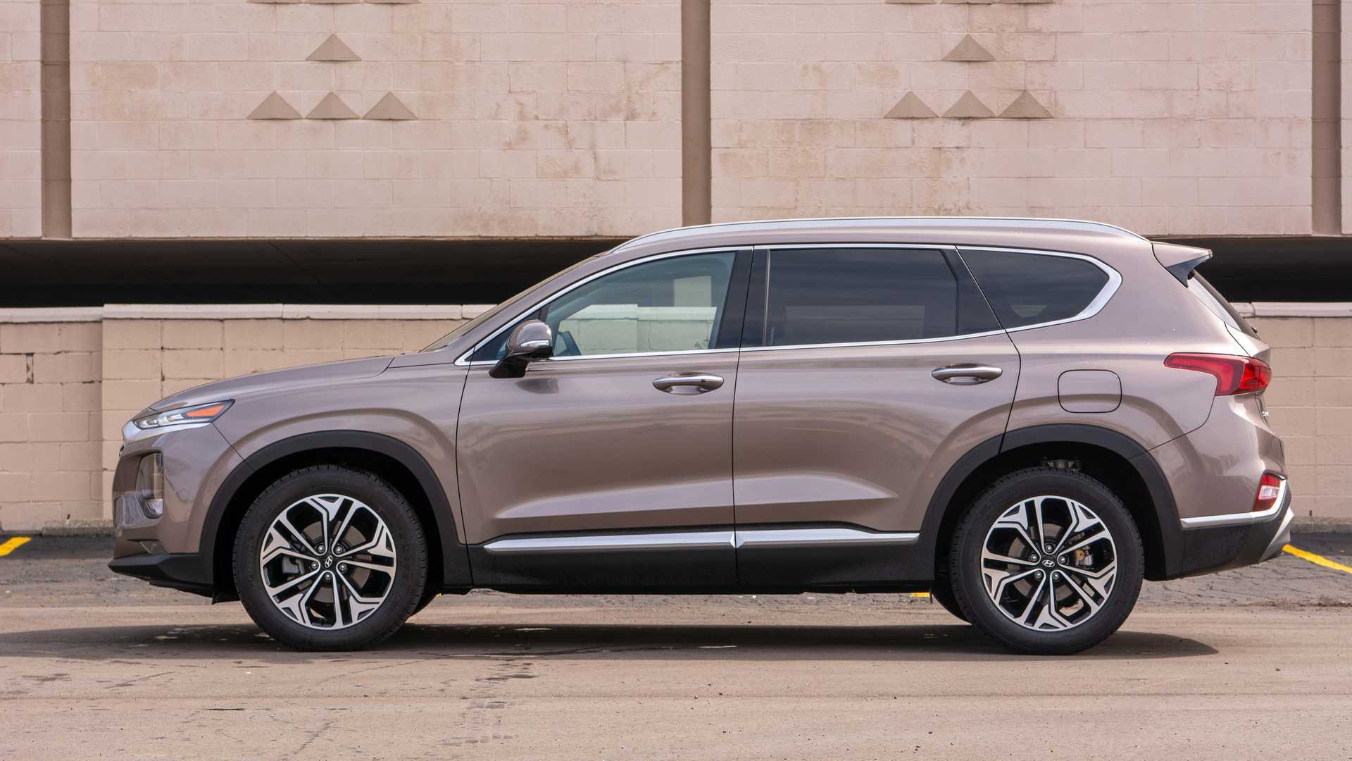 2021款现代胜达前脸设计夸张内饰设计比老款更有档次