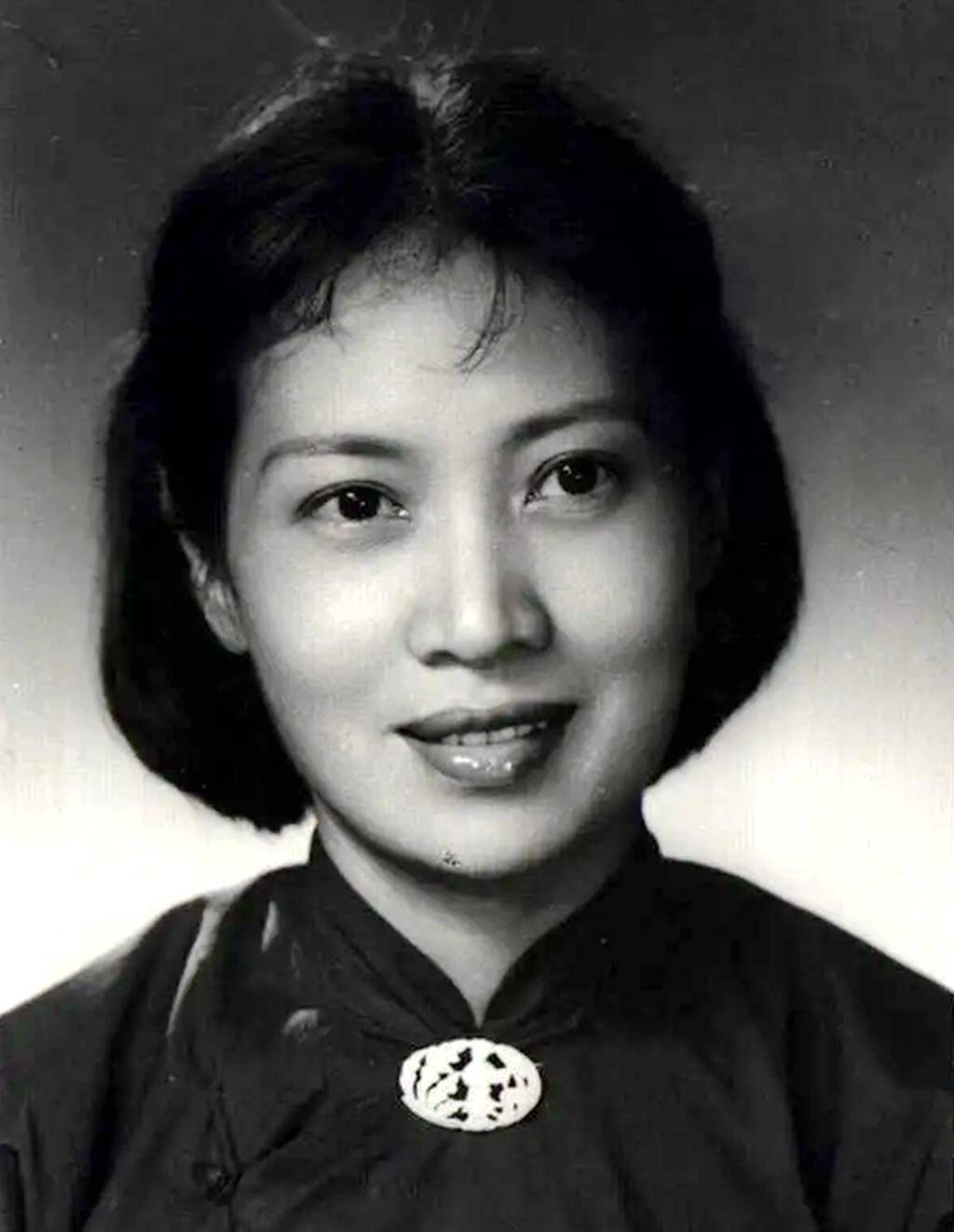 既有新中国成立前就成名的老明星,如白杨,赵丹等,也有电影新人如谢芳