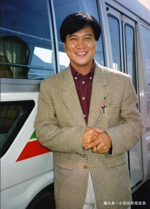 90年代末,万梓良身材发福样貌改变,进入了事业的低谷期.