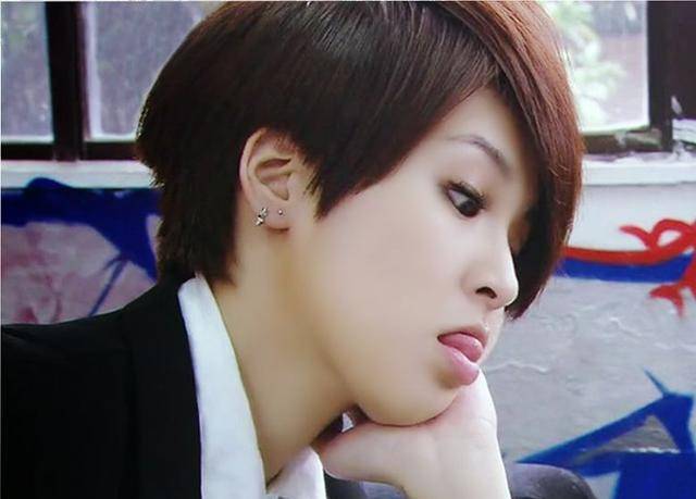 还记得《终极一班》的雷婷吗?如今30多岁气质佳,女人味十足