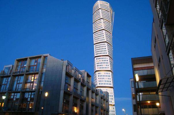 逼死"强迫症"!世界上最扭曲大楼,楼身扭曲却获设计大奖