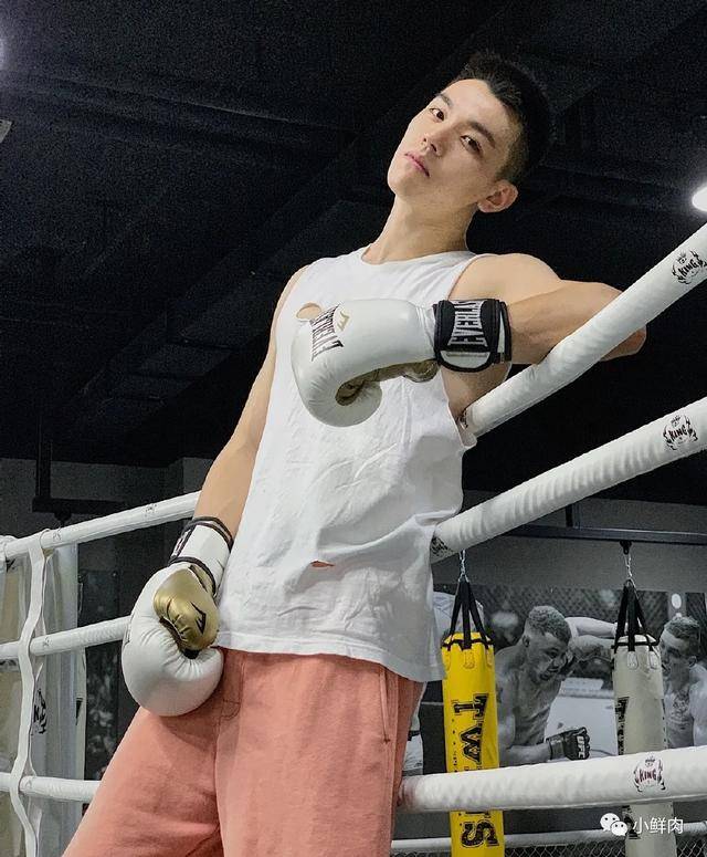 林丹的北体大羽毛球师弟走红,这颜值身材也太可了!_董浩然