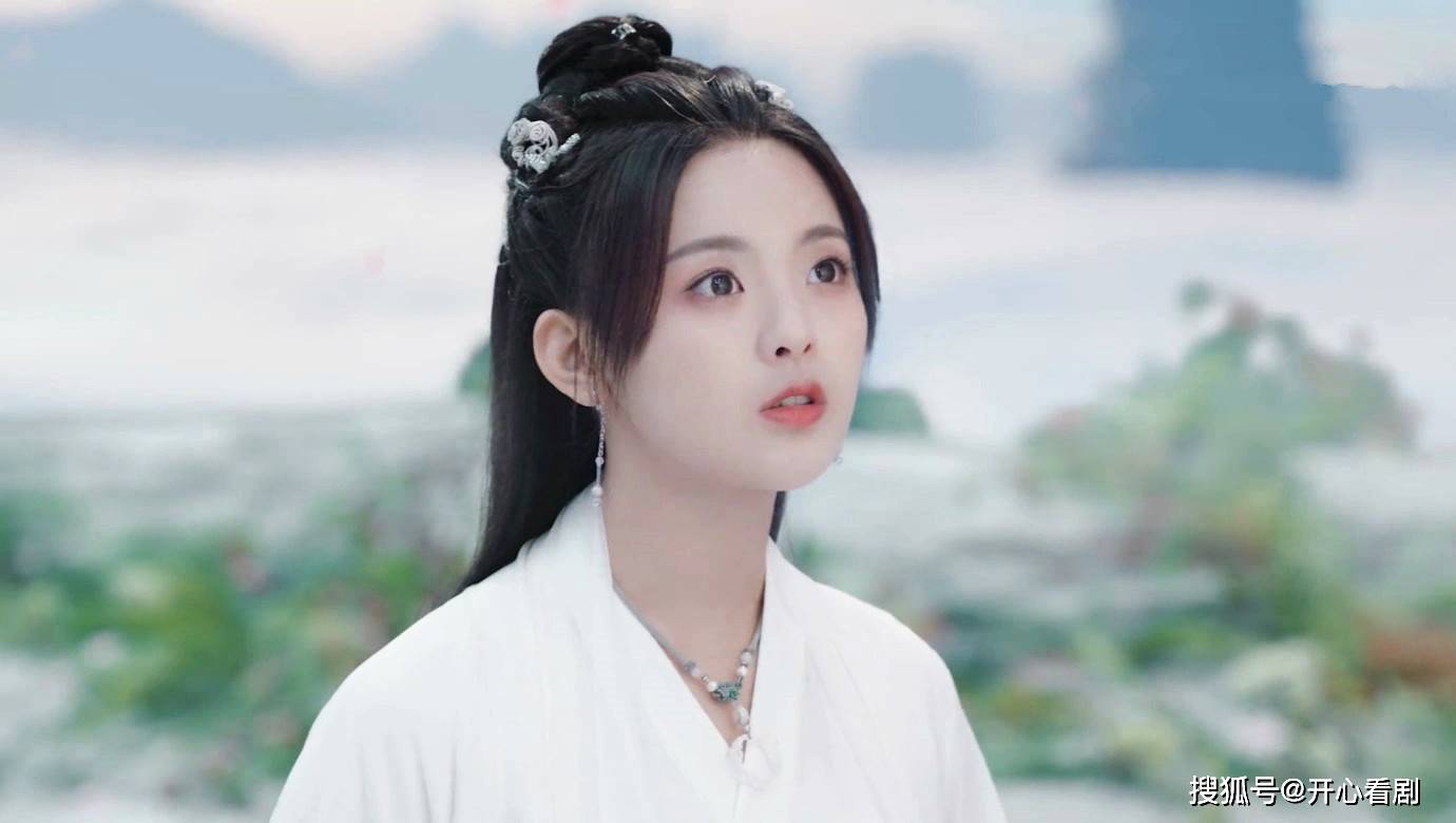 原创且听凤鸣:凤舞跟沐瑶比武,被沐瑶狂虐,一旁的君临渊心疼不已