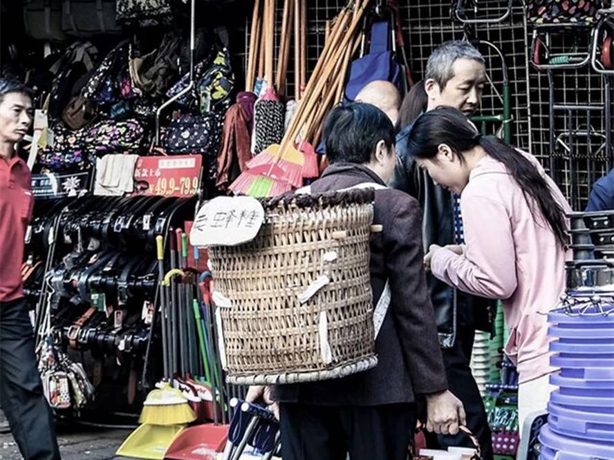 然而,如此老重庆味道的野水沟,但生活在这里的人却越来越少,越来越多
