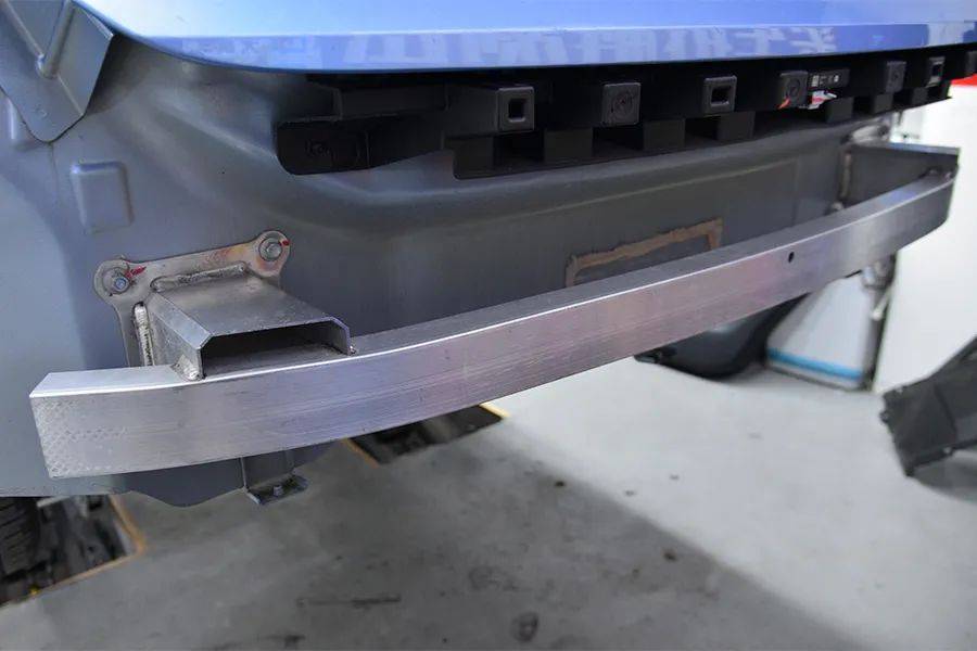 前后铝合金防撞梁初代产品舍得下本儿