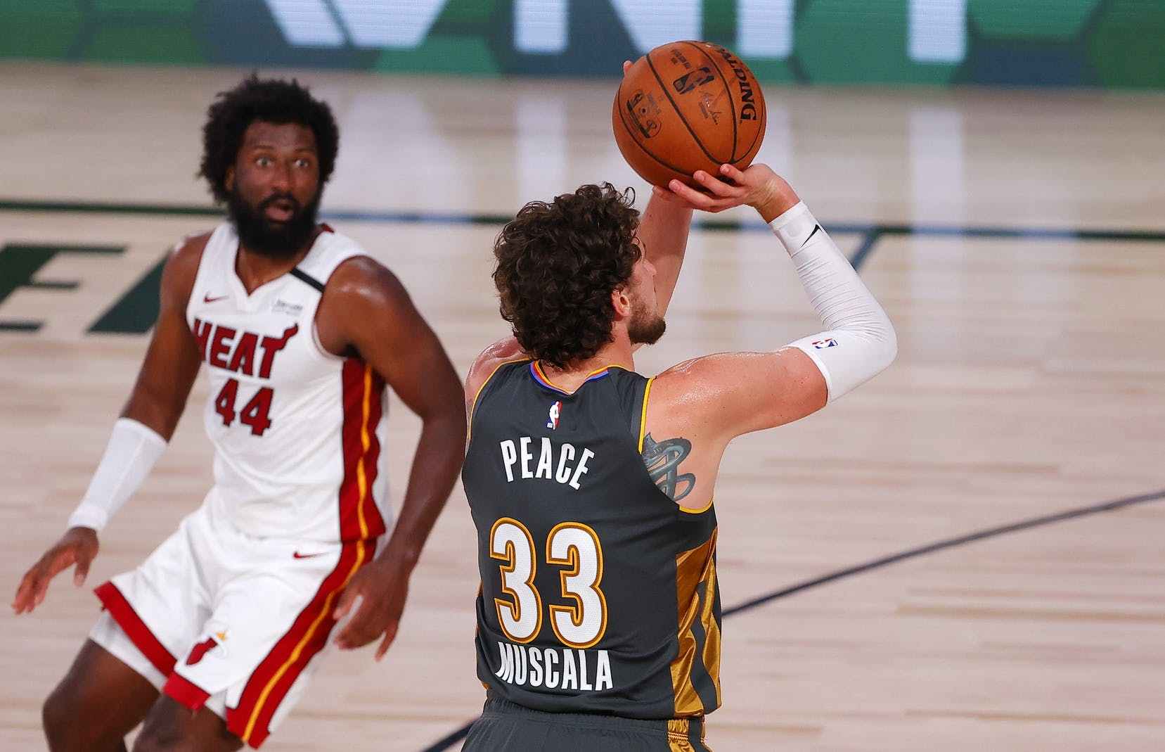 热火队多达22分,但是顽强的雷霆队在贝兹利,亚历山大,亚当斯,穆斯卡拉