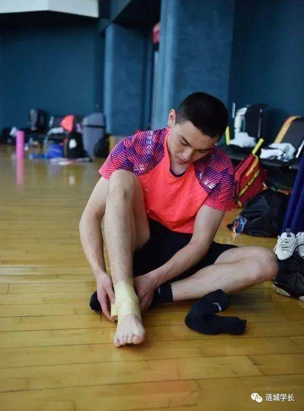 185的北体大腹肌美少年火了,网友:这样的身材和颜值也太酷了吧