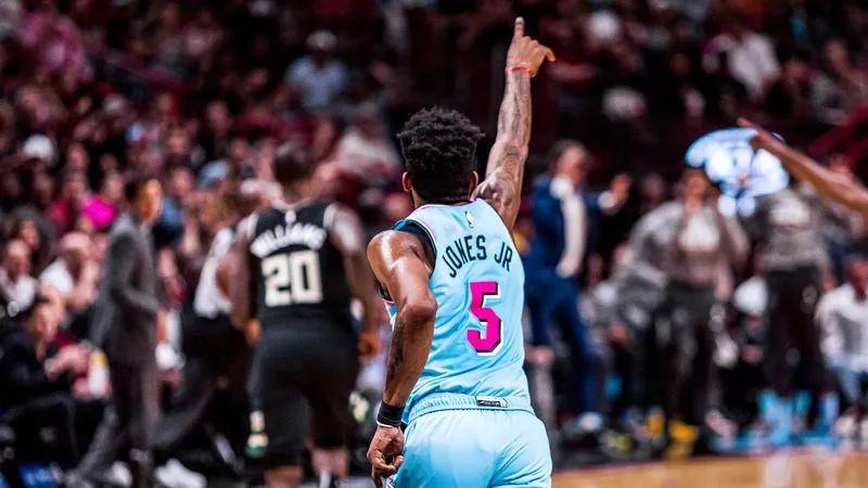 小琼斯对阵步行者的比赛表现出色——季后赛可期_热火