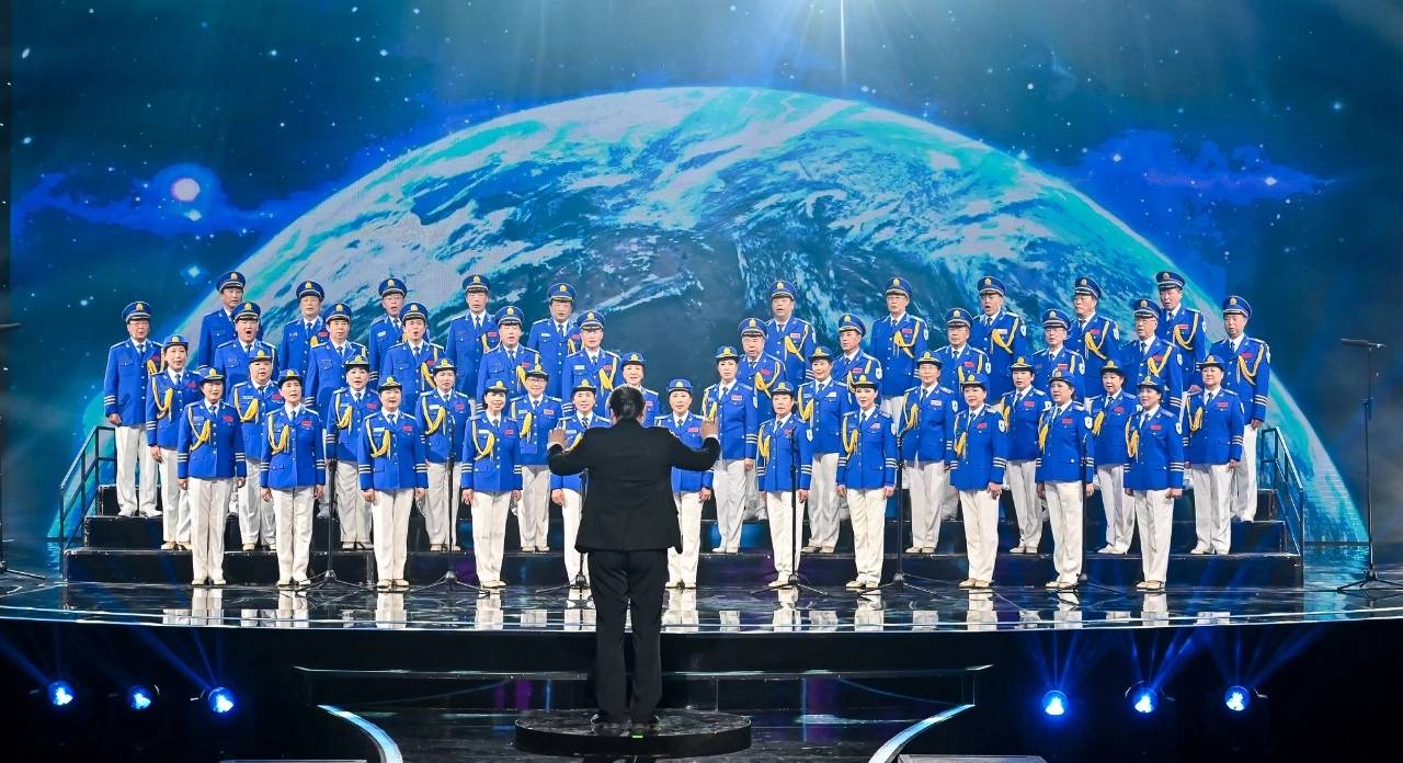 在央视综合频道,社会与法频道播出的《乐龄唱响·全国老年合唱大赛》