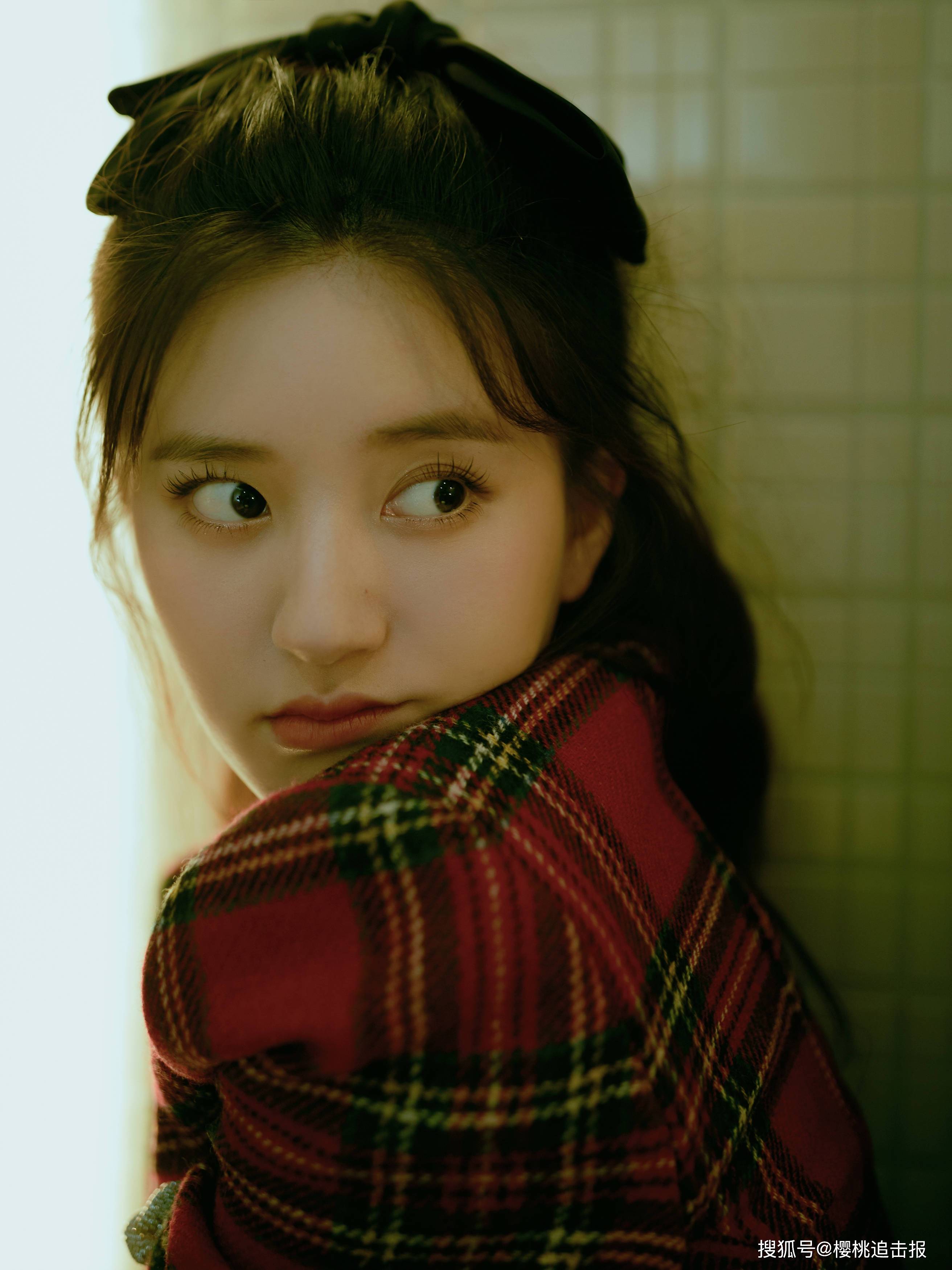 萌妹赵露思的元气穿搭,圆脸的春天,赶紧学起来!