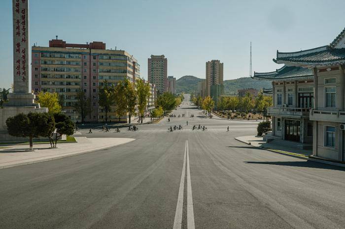 原创体验朝鲜高速公路开通比咱早十年没收费站没限速不封闭