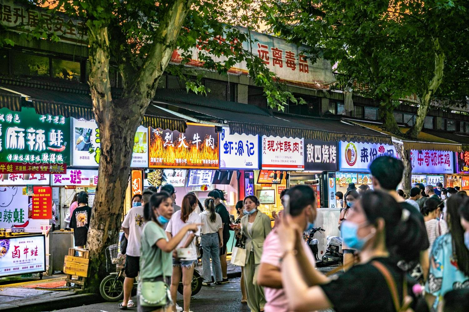 汉口水塔美食街图片