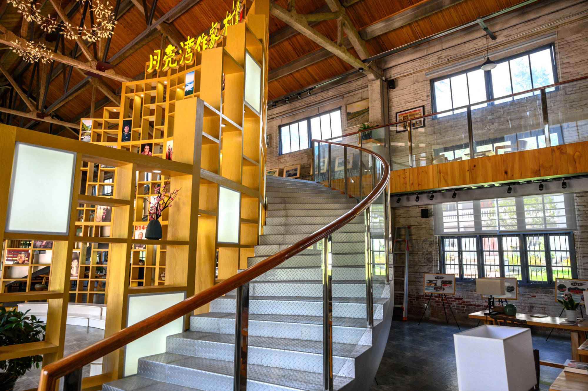 原创安徽月亮湾作家村藏在大山中的世外桃源由上世纪厂房改造而成