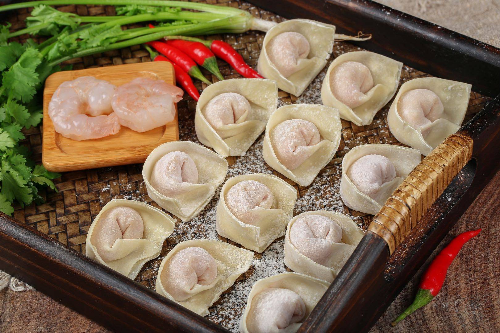 那就碰撞出了超级美味的"里手馄饨"小吃.