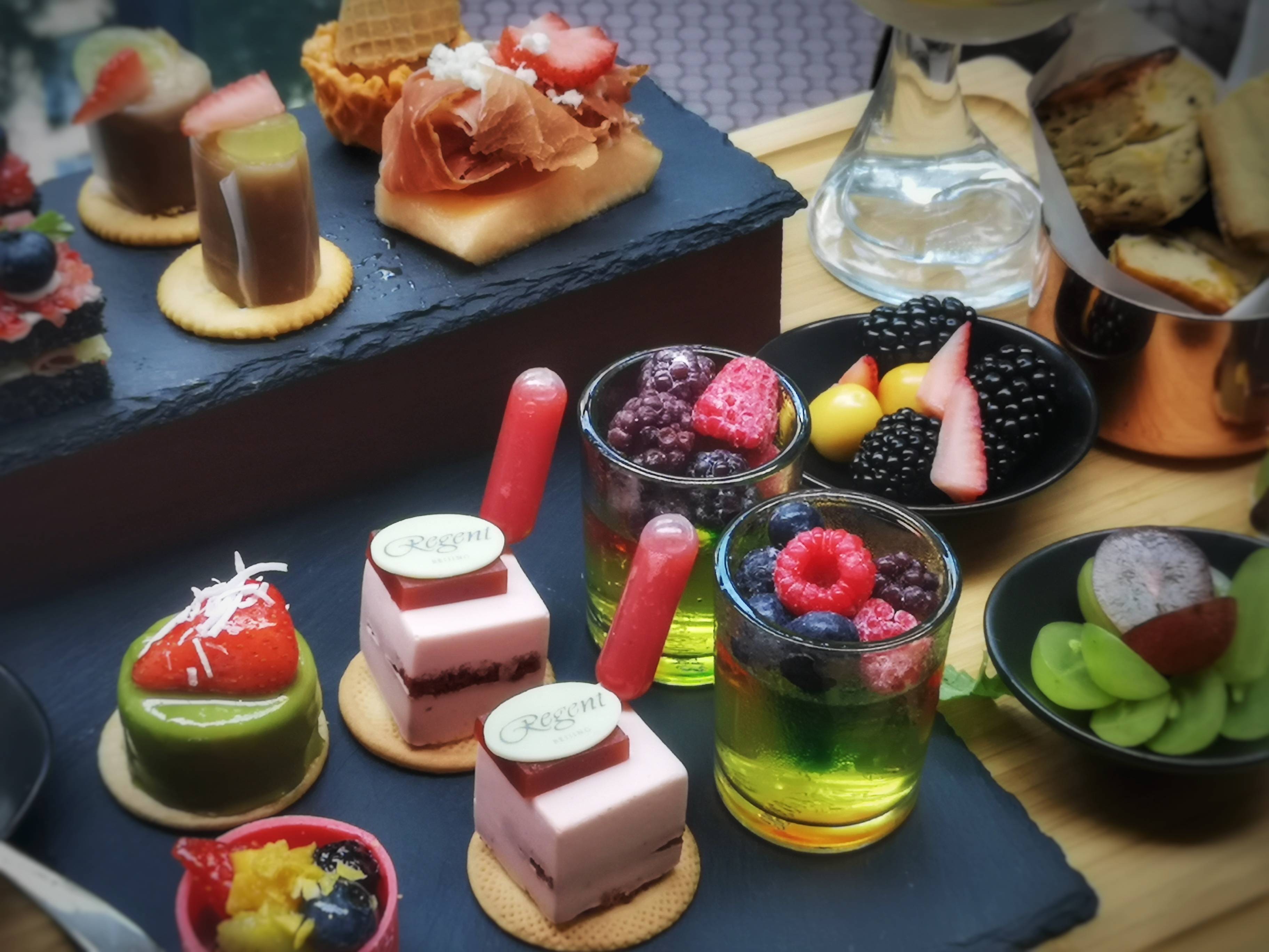 "约定"主题嫣然莓果下午茶:不负美食不负卿