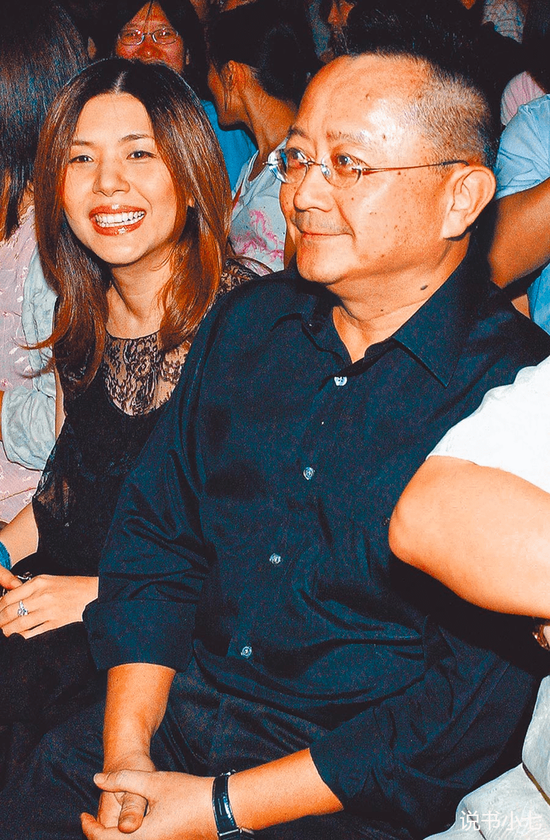 宋学仁需要张清芳出现在朋友们的聚会上,因为她是歌后,是宋学仁最拿得