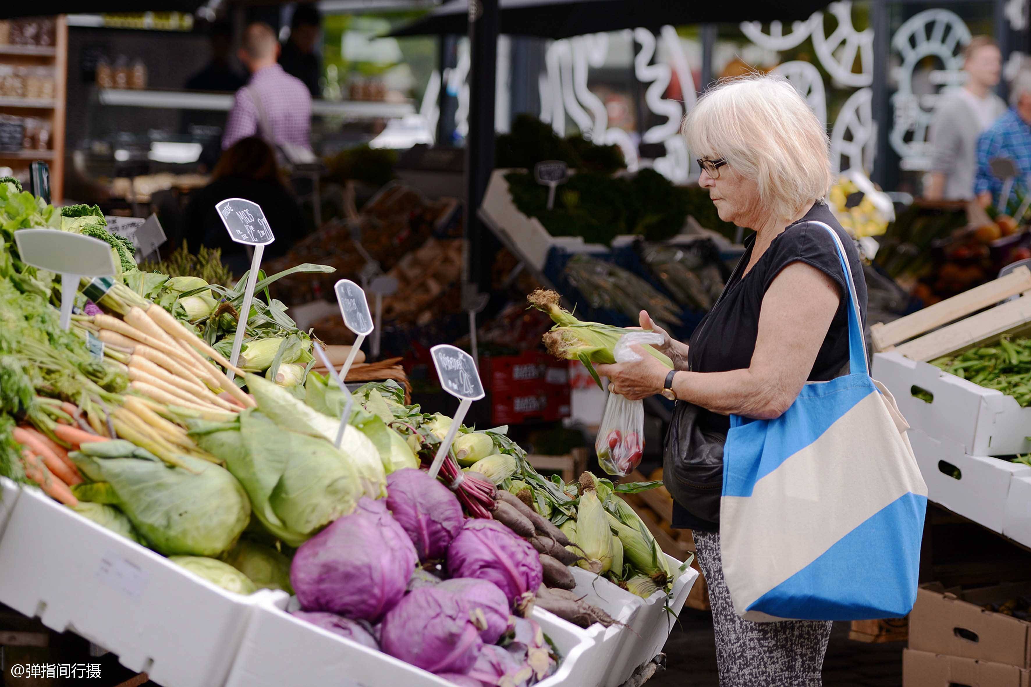 原创世界上最富裕的国家菜市场像艺术街区可以边买菜边欣赏歌剧