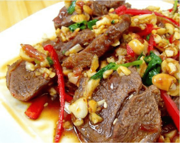 香芹木耳炒肉丝木耳炒杏鲍菇豆角炒茄子香辣牛腱子