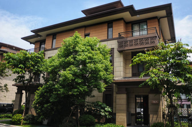 逛安纳西小镇 游爱丽丝庄园 享欧式别墅 假装在国外度假